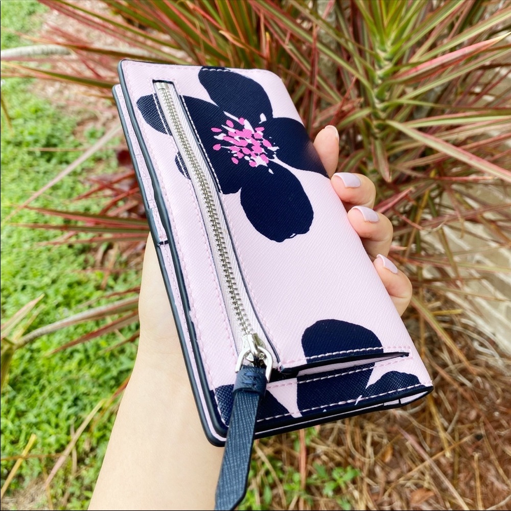 Gabysbags💞👜-Kate Spade Floral Bifold Wallet - Picture 3 of 4